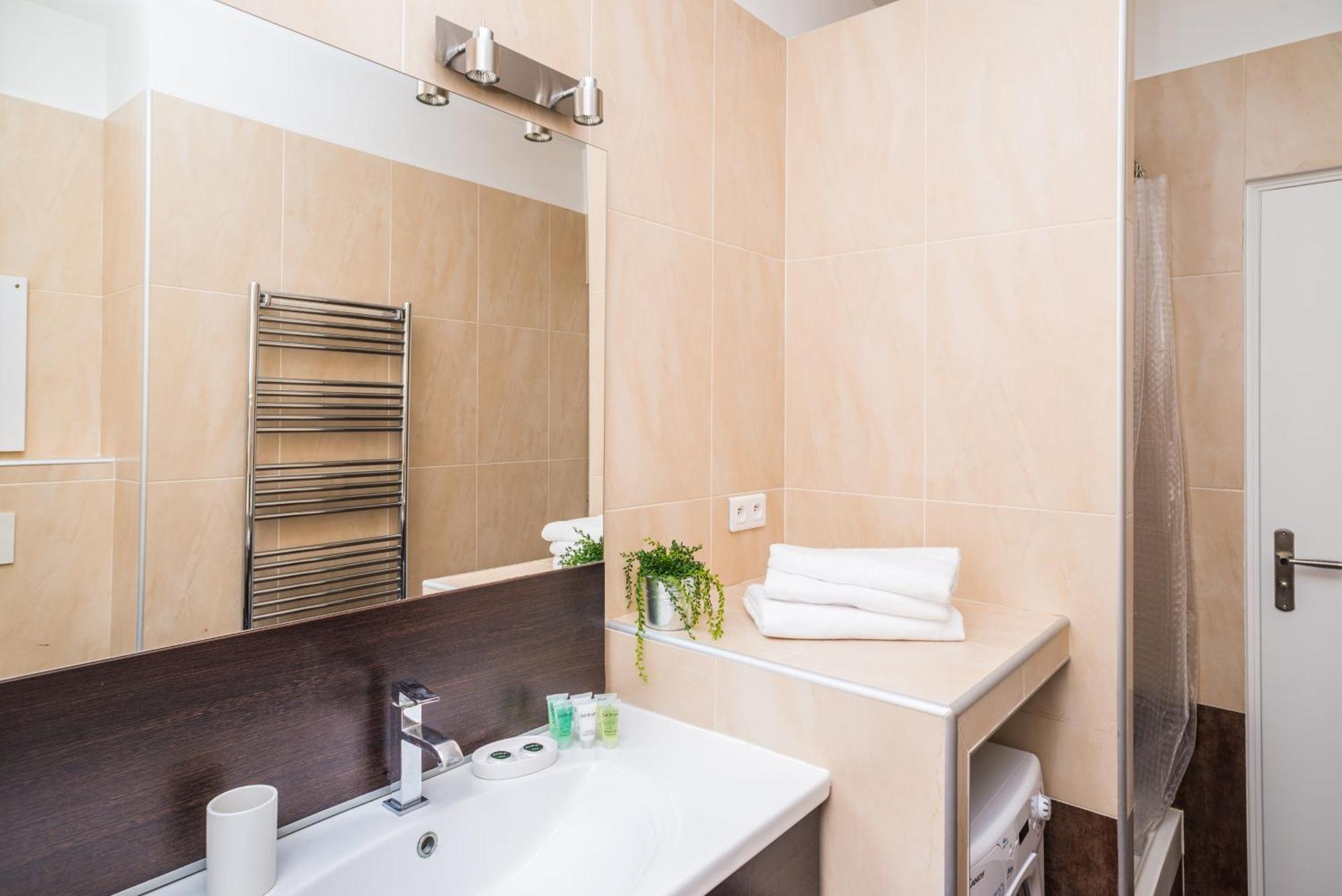 Modern 2-Bedroom City Center Apartment Ніцца Екстер'єр фото